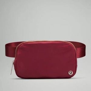 🍷 Lululemon Athletica Everywhere Belt Bag in Mulled Wine